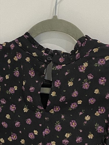 Pull&Bear Damen Minikleid schwarz lila Blumen Rüschen Schulter Gr. M Neu mit Etikett! - Bild 11 von 12
