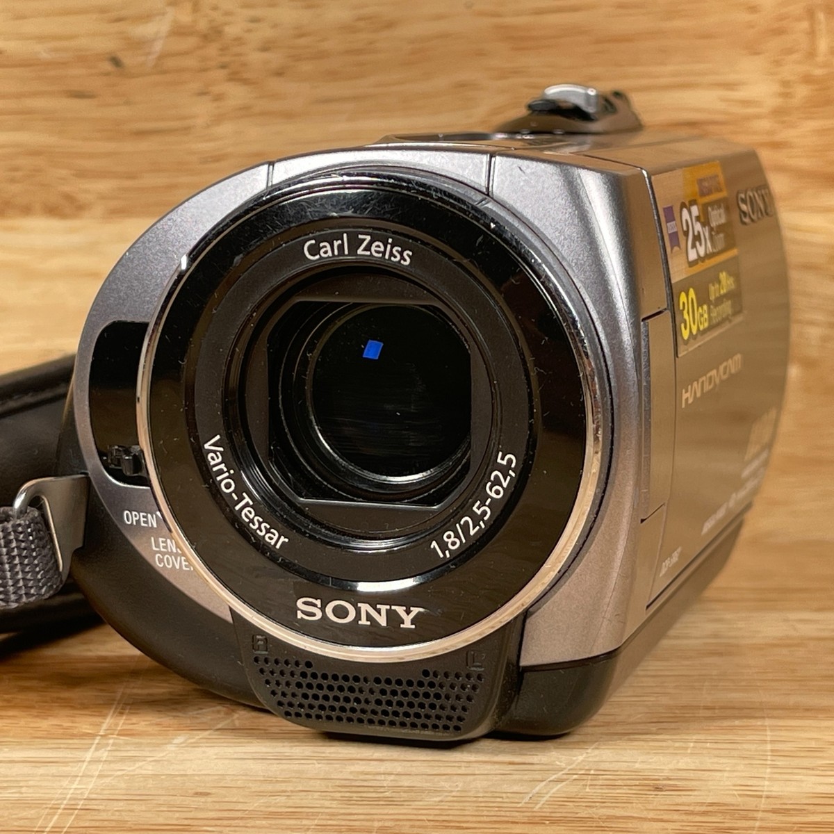 Sony DCR-SR62 Silver 25X Optical Zoom 30GB Hard Disk Drive Sony DCR-SR62 Silver 25X Optical Zoom 30GB Hard Disk Drive