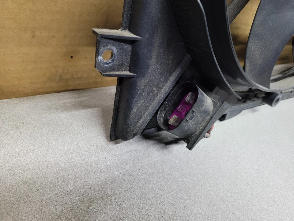 Ventilador de refrigeración del motor de golf Volkswagen CC Jetta Passat 2009-2012 1K0121207 OEM Foto 2 de 3