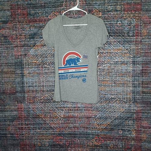 Majestic Threads womens heathered gray Chicago Cubs WS Champs vneck tee L NWT