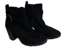 Top Moda Women's Size 7.5 Zip Up Ankle Boot Black Faux Suede Chucky Heel Buckle