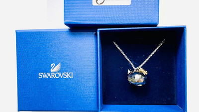 Swarovski Hello Kitty Halskette Katze mit goldener Schleife Jet Crystal NEU