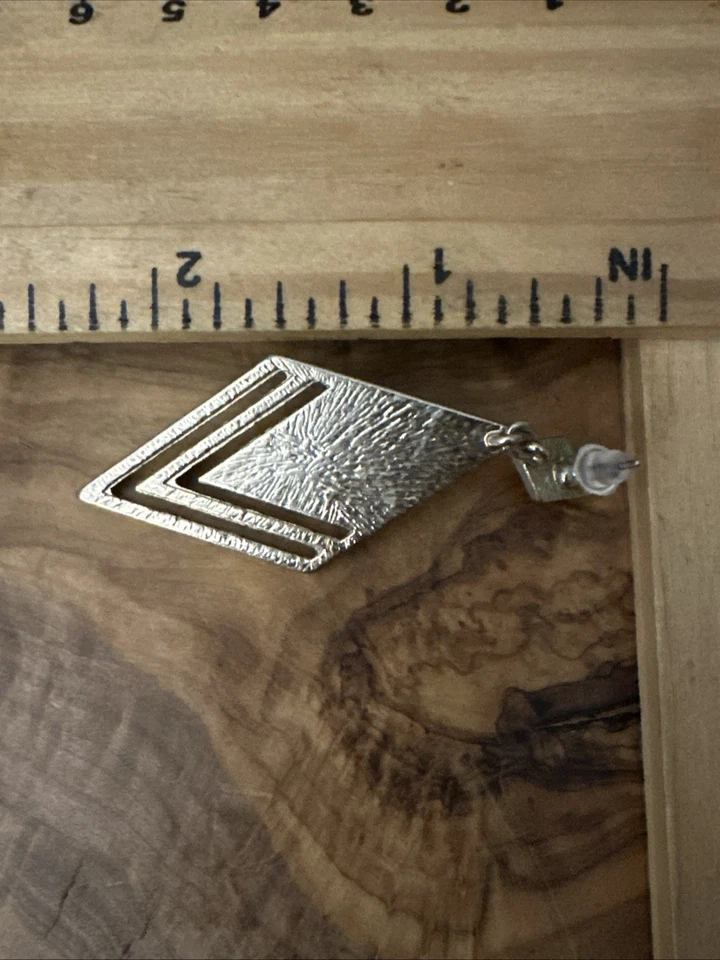 Brincos postes de pipa Forever 21 tom dourado e laranja - Imagem 4 de 4