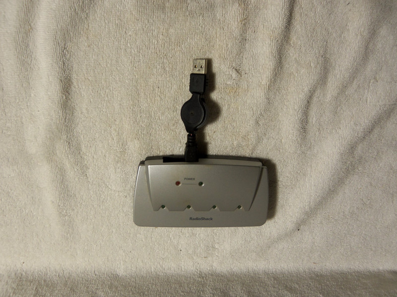 4 Port USB Hub, Radio Shack 26-191 With Retractable Inport Cord