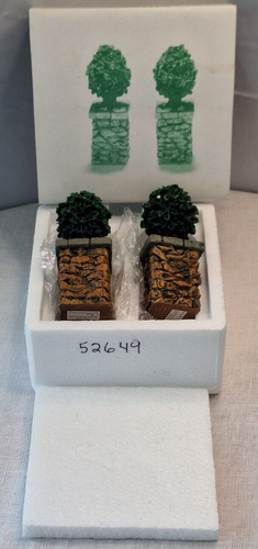 Dept. 56 Stone Corner Post With Holly Trees 2 (Pair)(2920Tote12) New In Box - Picture 2 of 11