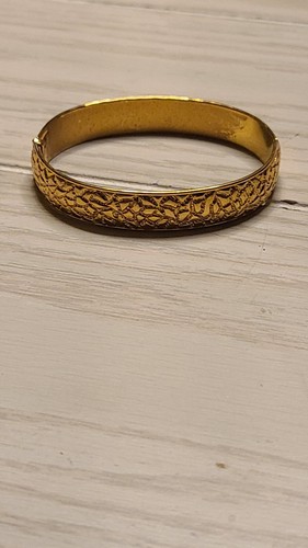 Vintage Monet strukturierter Armreif mit Scharnier