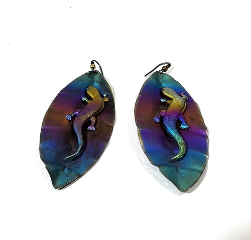 JCE19 Rainbow Colored Gecko on a Rainbow titanium leaf drop Earrings - Picture 3 of 4