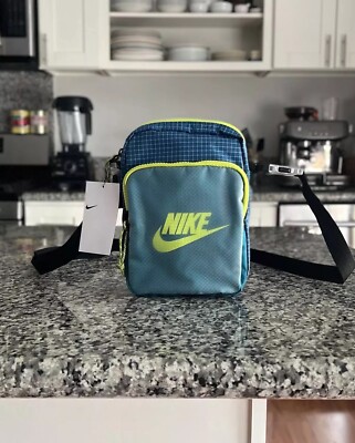 Nike Heritage 2.0 Messenger Bag Crossbody Travel Adjustable Strap