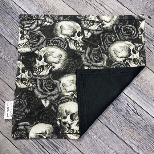 EDC HANK W/MICROFIBER BACK 9” - SKULLS WITH BLACK ROSES BLACK/WHITE HANDKERCHIEF - Picture 2 of 2
