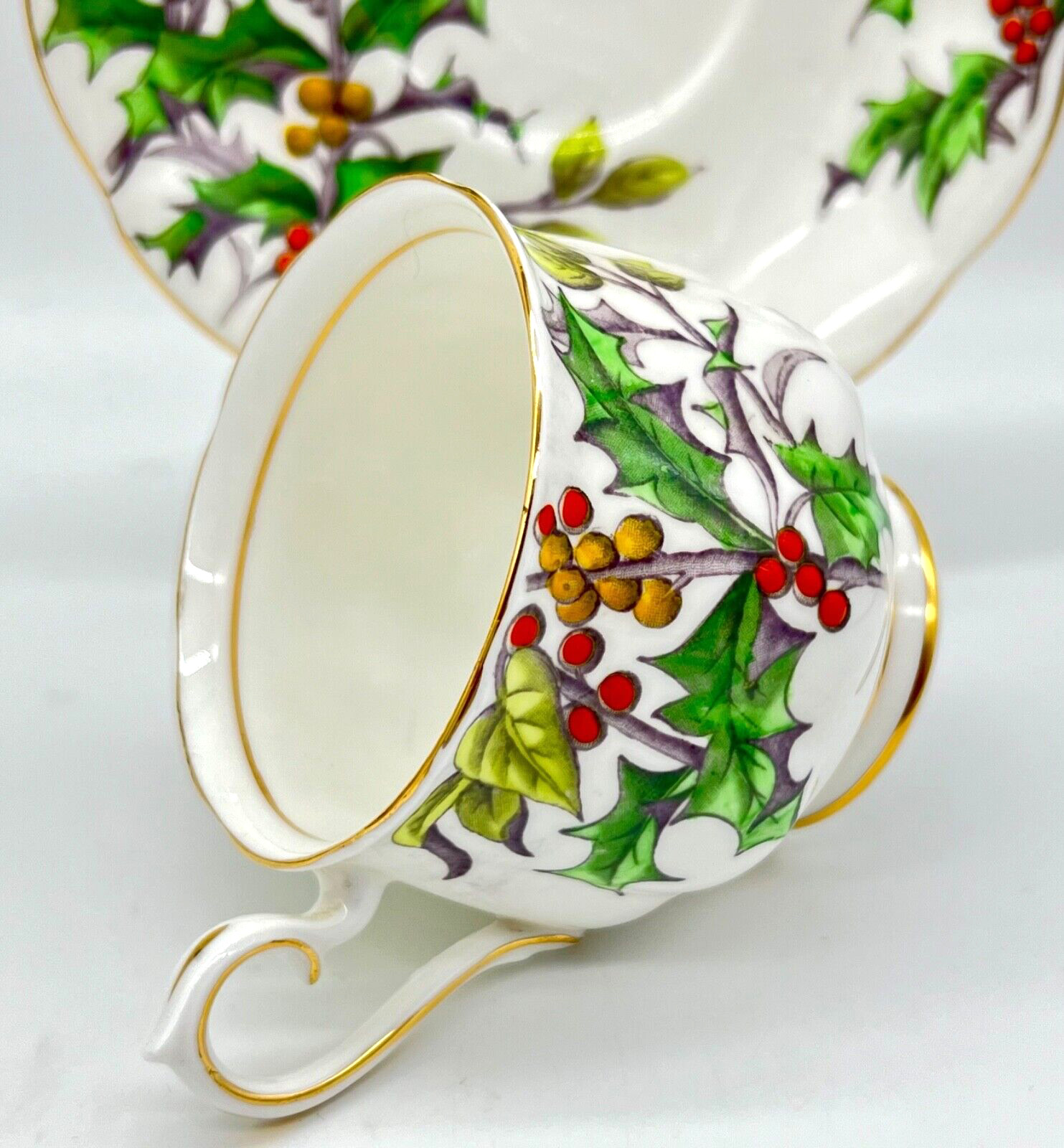 ROYAL ALBERT FLOWER OF THE MONTH DECEMBER HOLLY TRIO: DESSERT PLATE, CUP, SAUCER