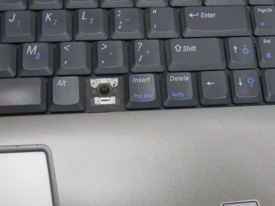 Laptop Dell Inspiron 5160 Intel Pentium 4 HT 1GB Ram 40 GB HD Windows XP sin batería Foto 4 de 4