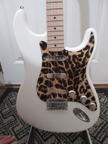 ~Cashified~ Fender Squier StratoCaster, Optional Bridge HumBucker - Picture 11 of 13
