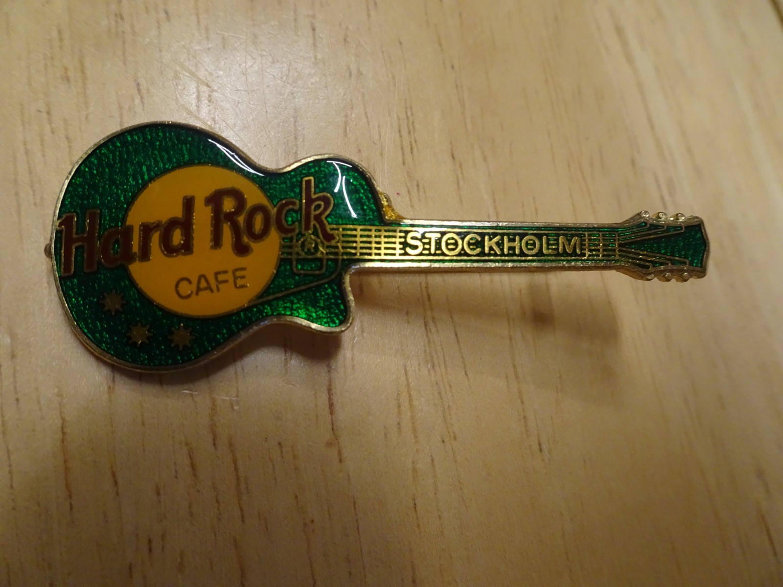 Hard Rock Cafe pin Stockholm STAFF green Gibson Les Paul FC Parry boxed ...