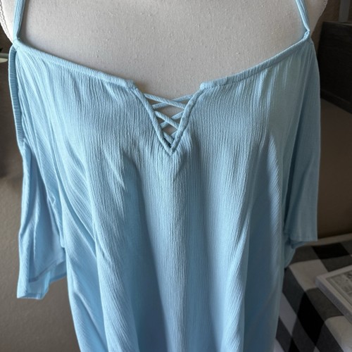 Torrid Damen Plus blaues schulterfreies Oberteil mit gekreuzten V-Ausschnitt 3X - Bild 5 von 9