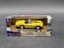 New In Box 1967 Corvette Convertible City Cruiser Collection 1:43 Scale Diecast 