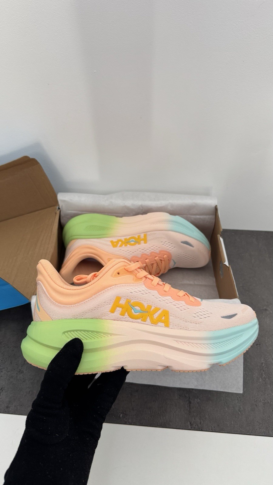 Hoka Bondi 9 semelle épaisse amorti pastel orange et vert taille 39