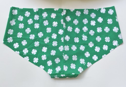 VICTORIA’S SECRET PINK M Hipster Green Shamrock Lucky Clover Panties NEW - Picture 2 of 3