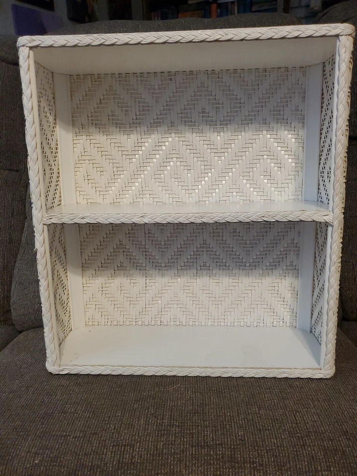 Estante de mimbre vintage de mediados de siglo colgado en la pared o independiente blanco 2 estantes Foto 2 de 4