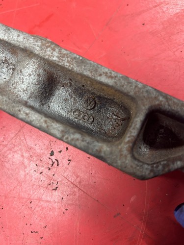 Volkswagen Transporter T4 Drivers Side Engine Mounting 1.9TD ABL 028199207F VW - Picture 11 of 17