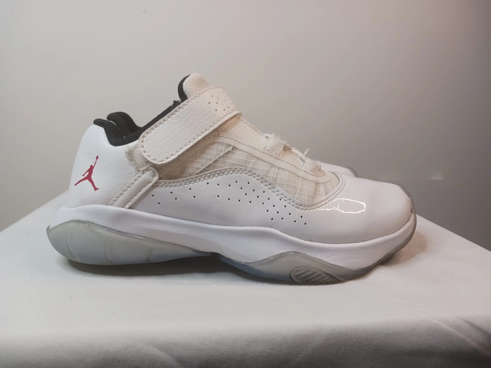 Scarpe da basket Nike Air Jordan 11 CMFT basse CZ0905 162 bianche da ragazzo sneakers 1 5 anni