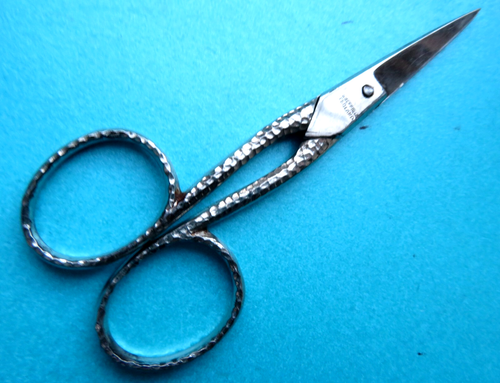 ANTIQUE HAMMERED DESIGN HANDLE SEWING SCISSORS ,TAYLOR EYE LOGO.SHEFFIELD