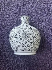 VINTAGE RARE BOMBAY COMPANY 13.75" x 12" DECORATIVE VASE BLACK & GRAY FLORAL 