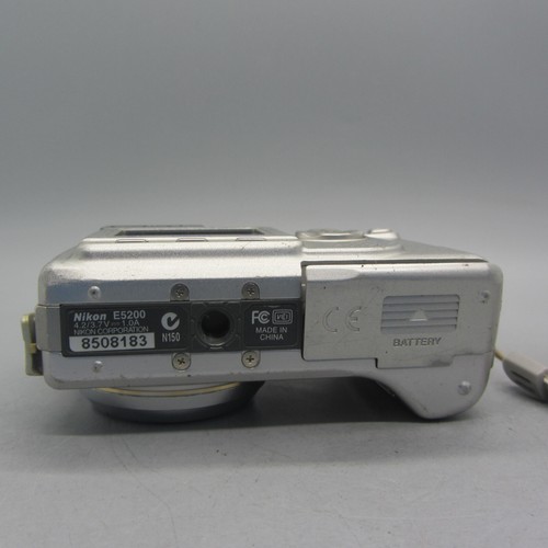 Nikon Digital Camera Coolpix 5200 5.1MP Silver Tested *Read* - Picture 7 of 9