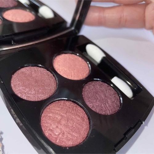 CHANEL Les 4 Ombres Tweed 02 Tweed Pourpre Beauty Make Up Item Eyeshadow - Picture 3 of 4
