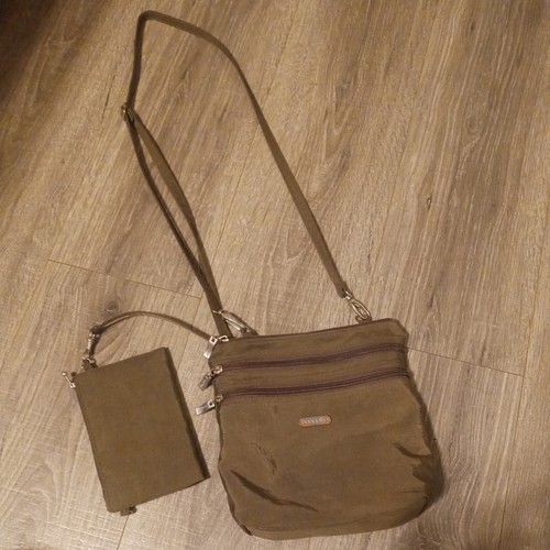 Baggallini Umhängetasche Nylon grün