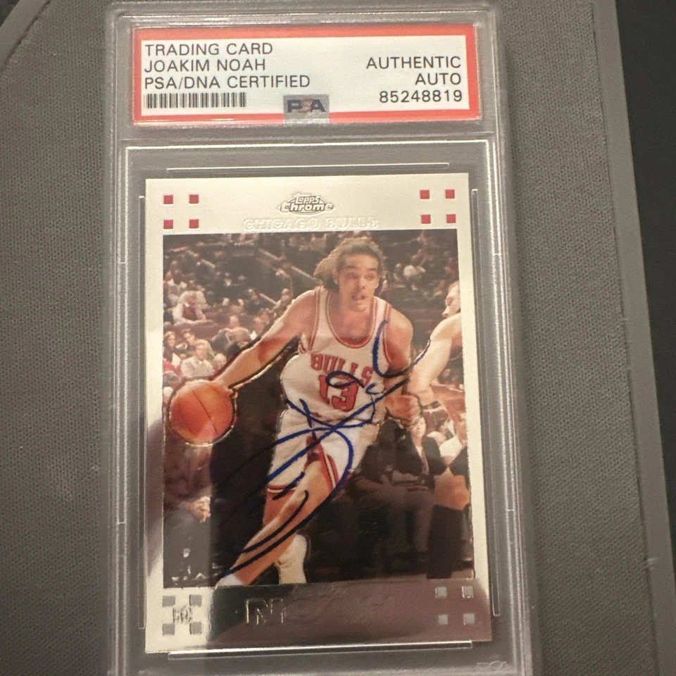 Tarjeta de novato firmada por Joakim Noah 2007-08 Topps cromada - Joakim Noah #146 (RC) Foto 2 de 4