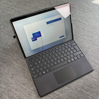 Microsoft Surface Pro 9 13 Zoll 5G Tablet Laptop 8GB RAM 128GB SSD SQ3 Touchscrn
