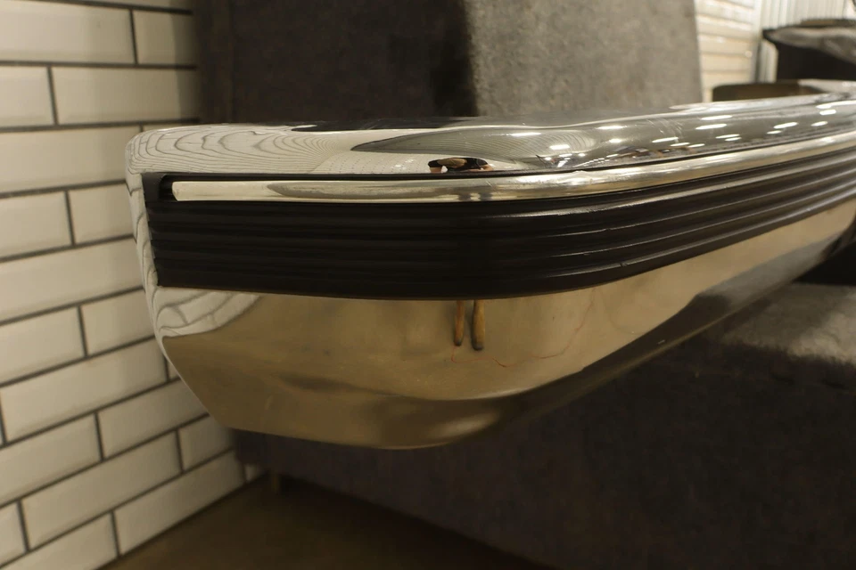 92-99 Chevy GMC Suburban Chrome Front Bumper GMT400 - Image 3 of 4