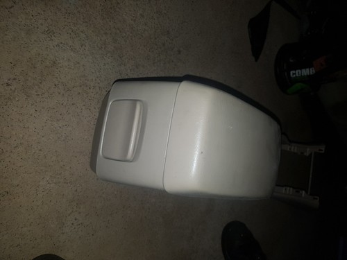 TOYOTA COROLLA ZZE122 CENTER CONSOLE ARM REST BIEGE INTERIOR CONQUEST - Picture 5 of 6
