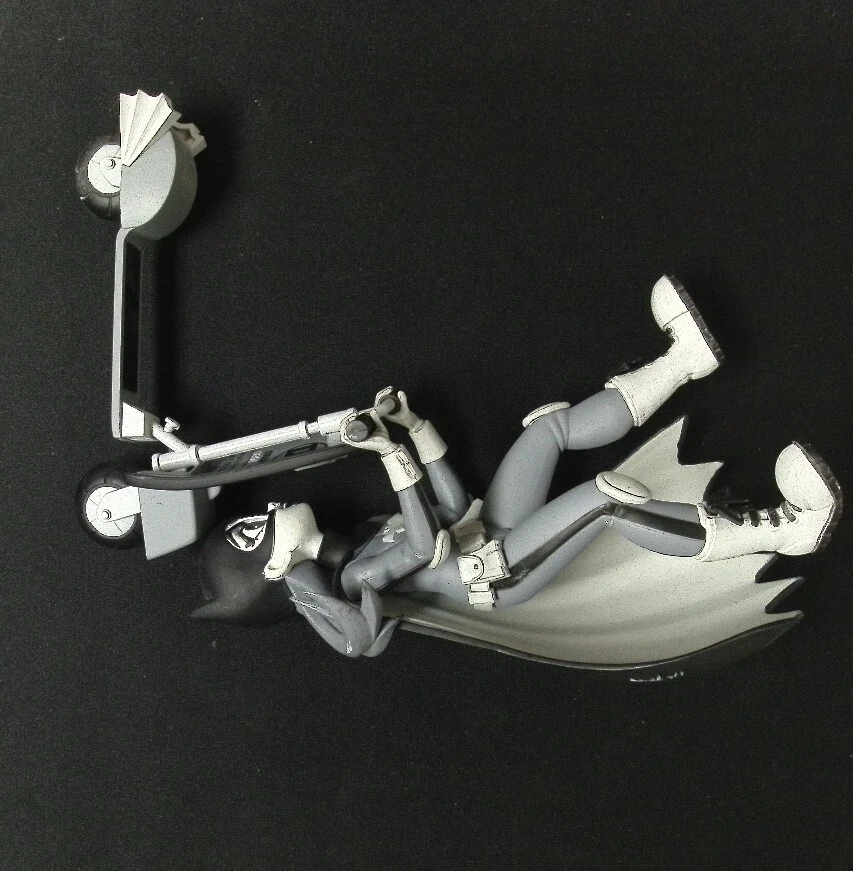 DC Artists Alley - Figura Vinilo Batgirl by Zullo - Blanco y Negro Foto 4 de 4