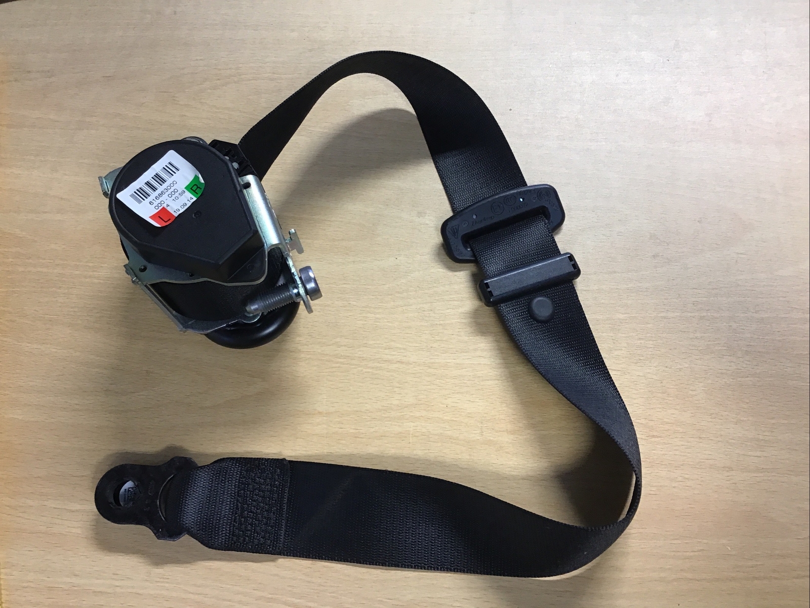 2018 Porsche 718 Cayman Seat Belt Passenger Front Left 616863000  