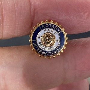 Rotary International lapel pin small pre-owned Past President Vtg