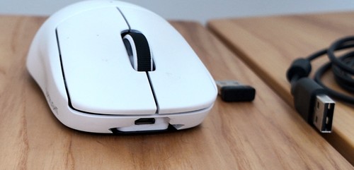 Logitech - PRO X SUPERLIGHT Lightweight Wireless Optical Gaming Mouse - Bild 2 von 10