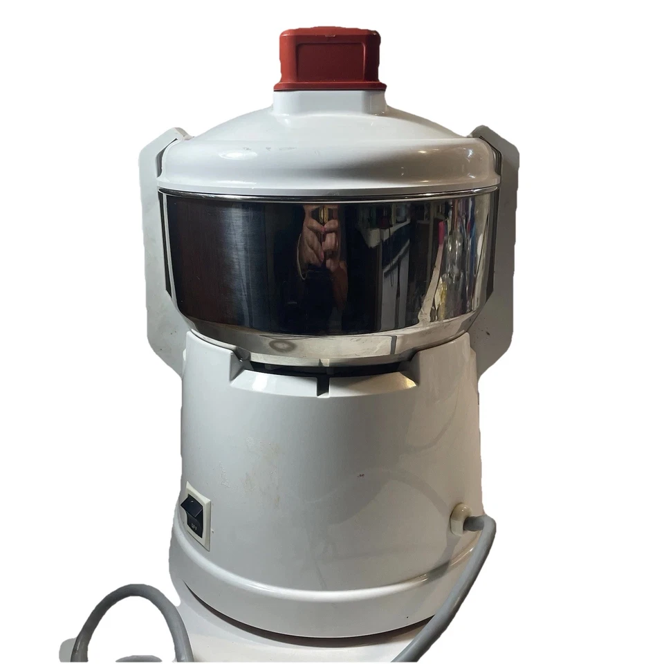 Omega Fruit Vegetable Juicer Extractor Model 1000 - Image 4 of 4