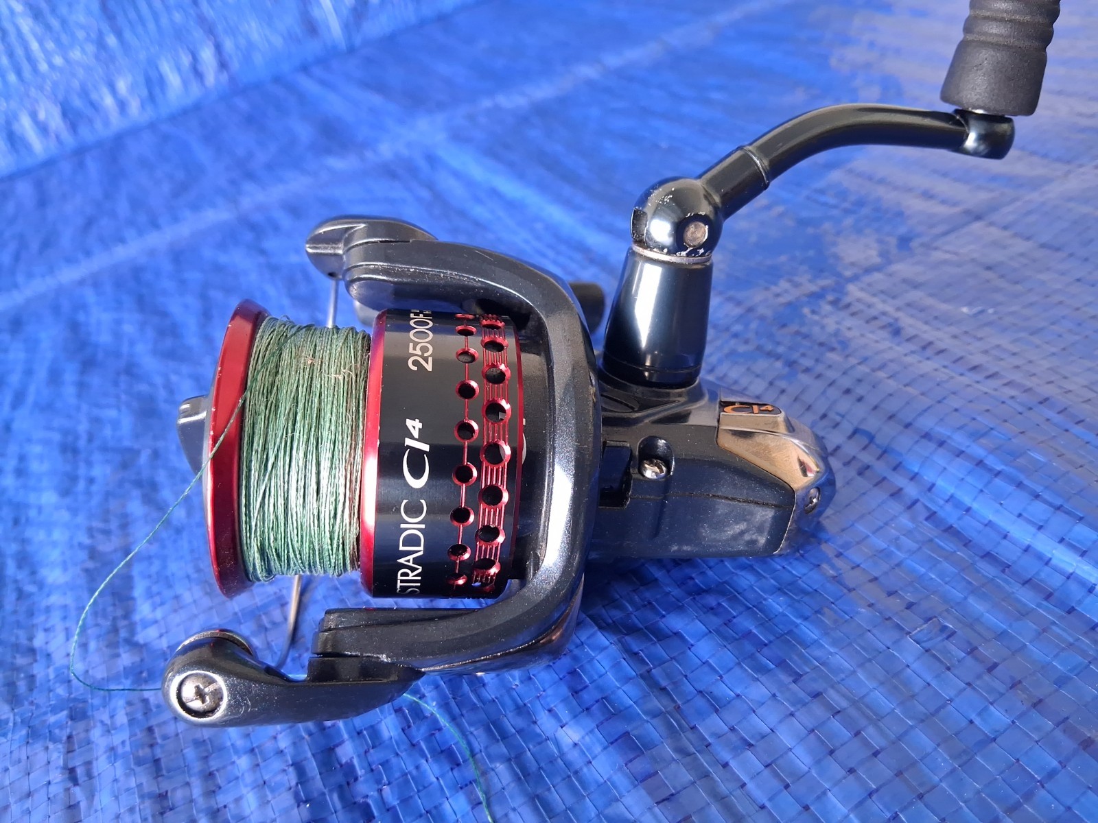 Shimano STRADIC CI4 2500F Fishing Reel w/ Aero Wrap II - Low