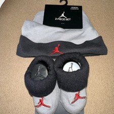 Jordan New Born Crib Hat And Booties 0/6 Months Gray / Black Jumpman Nike