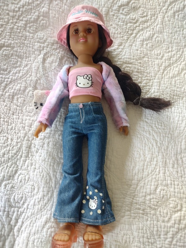 Hello Kitty And Friends 2001 Sanrio Avon Doll, Erica, New With Stand 16”