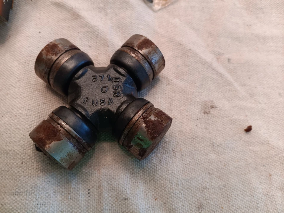 New Old Stock Super Strength Heavy Duty Universal Joint Precision Joints 377 - Image 2 of 4