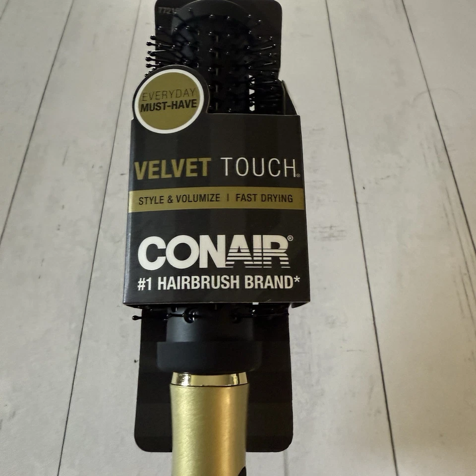 Cepillo de pelo redondo Conair Velvet Touch negro mango suave secado rápido estilo volumen Foto 3 de 4