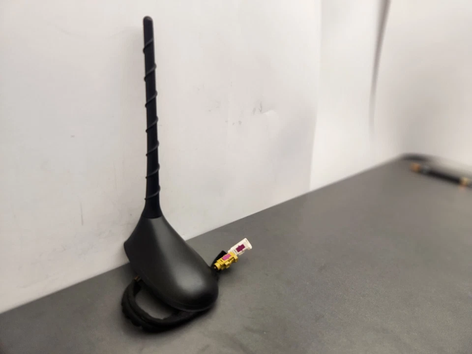 2019-2022 Jeep Cherokee Antenna P68320426AA Base Whip Post Black Rubber Roof OEM Foto 3 de 4