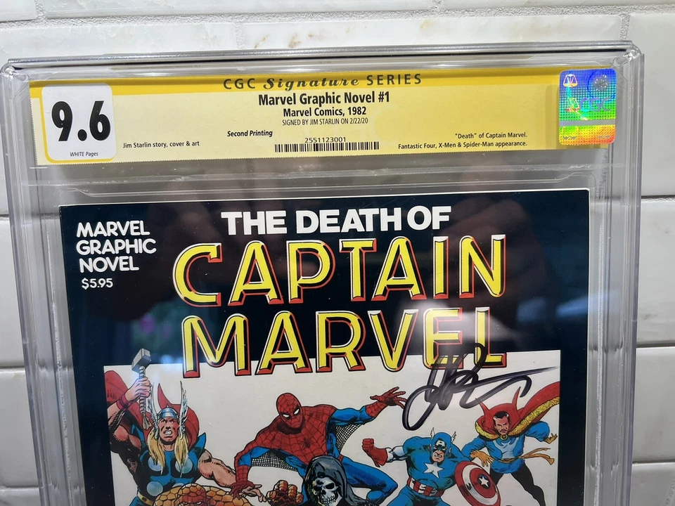 Novela Gráfica Marvel #1 CGC 9.6 Firmada Rara Segunda Impresión Muerte del Capitán Marvel Foto 2 de 4