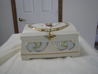 DISNEY LENOX EVIL QUEEN ON THE HUNTSMAN'S BOX SNOW WHITE VILLAIN ''RARE''