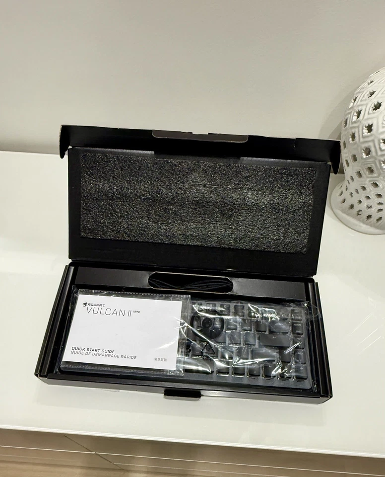 ROCCAT Vulcan II Mini Gaming Keyboard - Black - AS NEW - Female Owned - Image 3 of 4