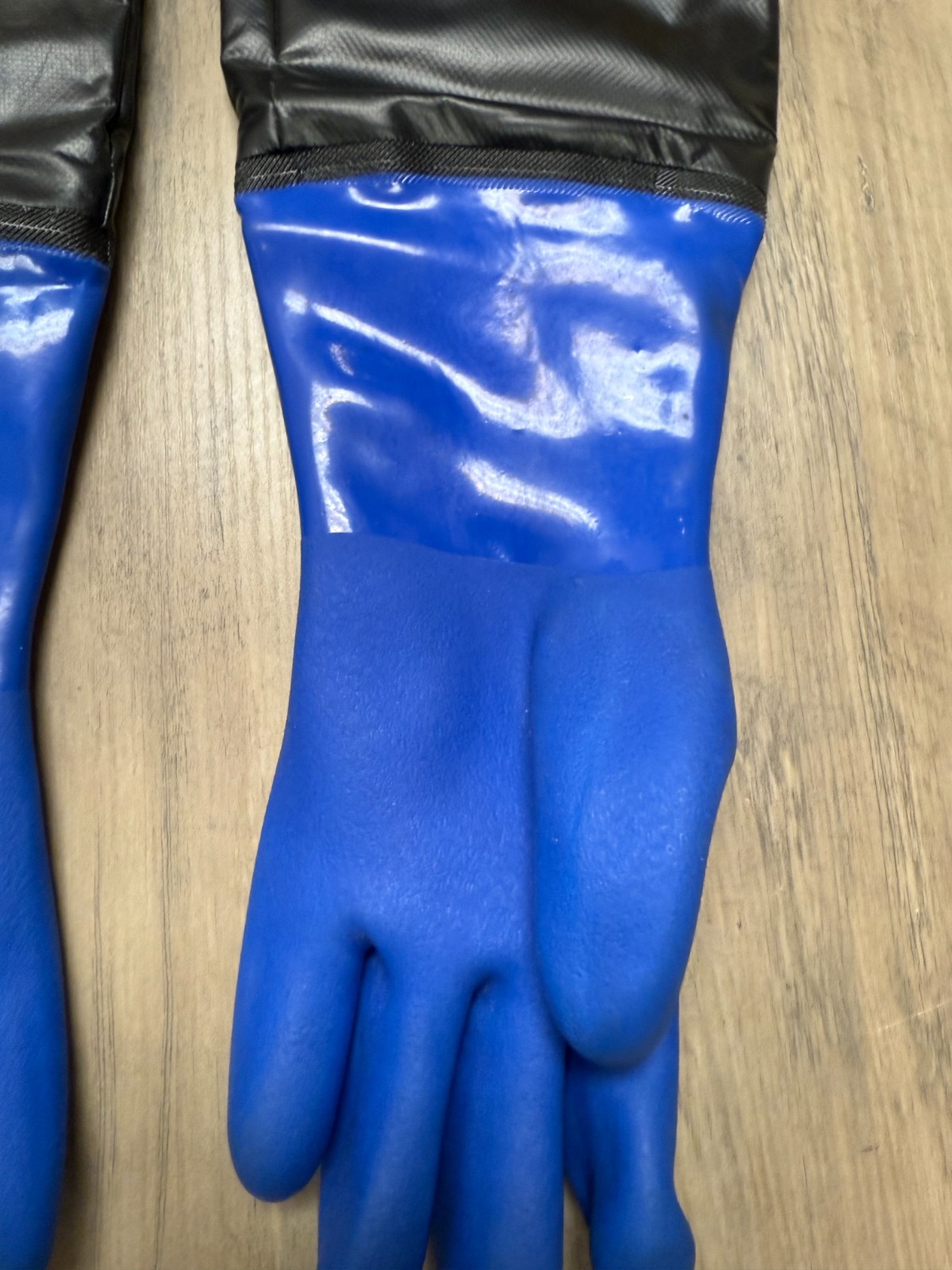 212 Performance Chemical, Liquid, and Heat Resistant Gloves Medium READ