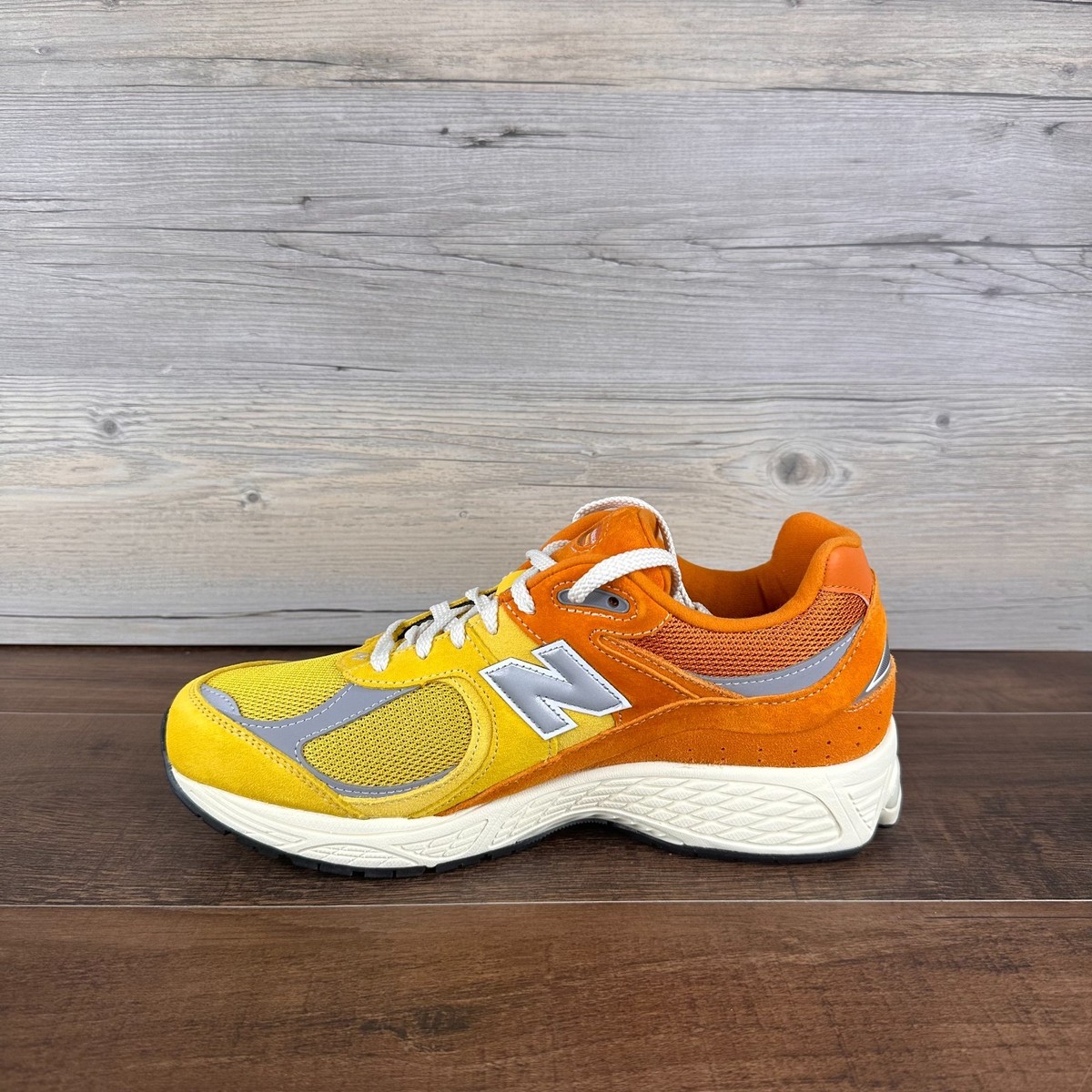 New Balance 2002R Mens Sz 10.5 Ginger Lemon Classic Orange Shadow