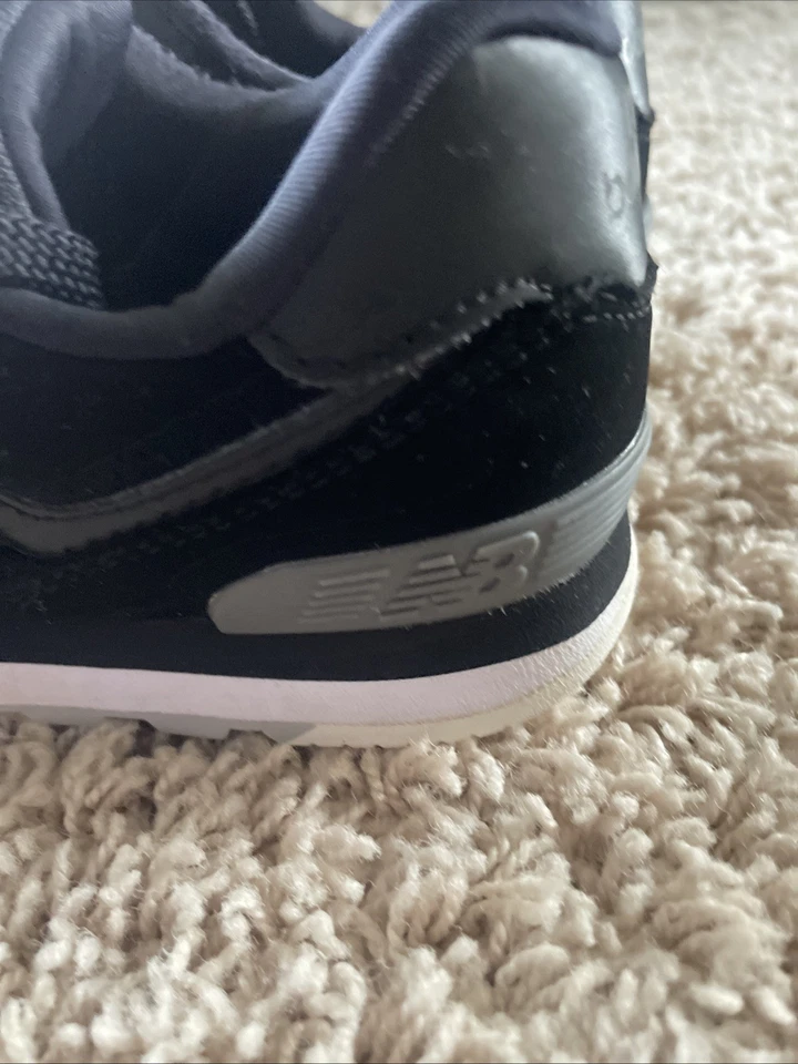 Tênis esportivo juvenil New Balance 574 masculino preto e branco tamanho 1 - Imagem 4 de 4